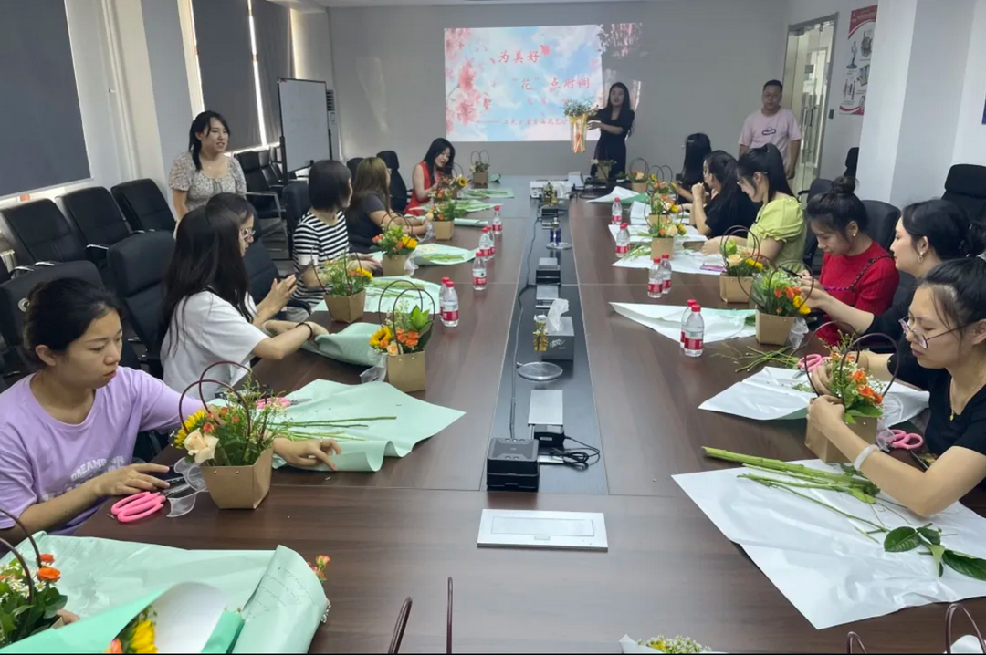 为美好“花”点时间！——工大卫星开展首届花艺沙龙活动